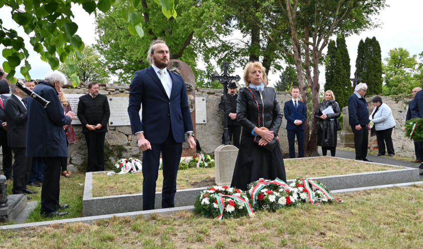 Új emlékművet lepleztek le a hazlovi magyar tragédia színhelyén