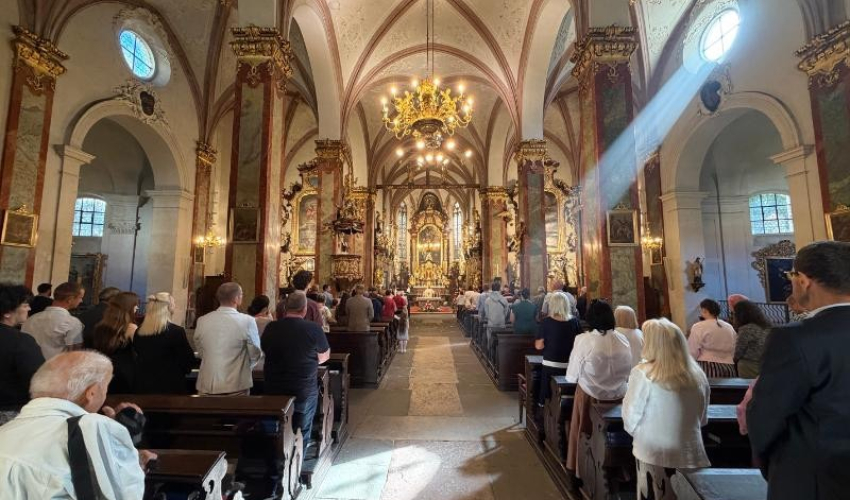 Az első magyar szent család ereklyéivel gazdagodott a prágai magyar katolikus közösség
